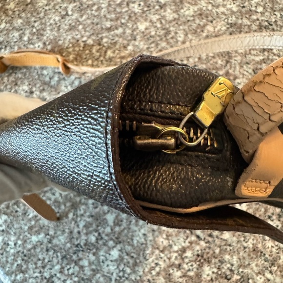 Louis Vuitton authentic 
LV Monogram Vintage Crossbody bag - Picture 13 of 17